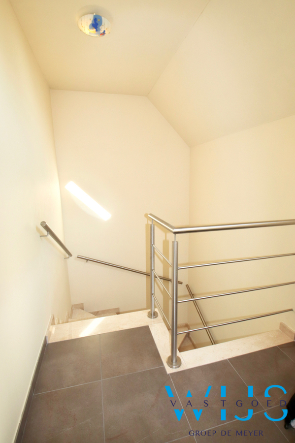 Prachtig woonhuis met 5 slaapkamers &amp; tuin te SLEIDINGE! 