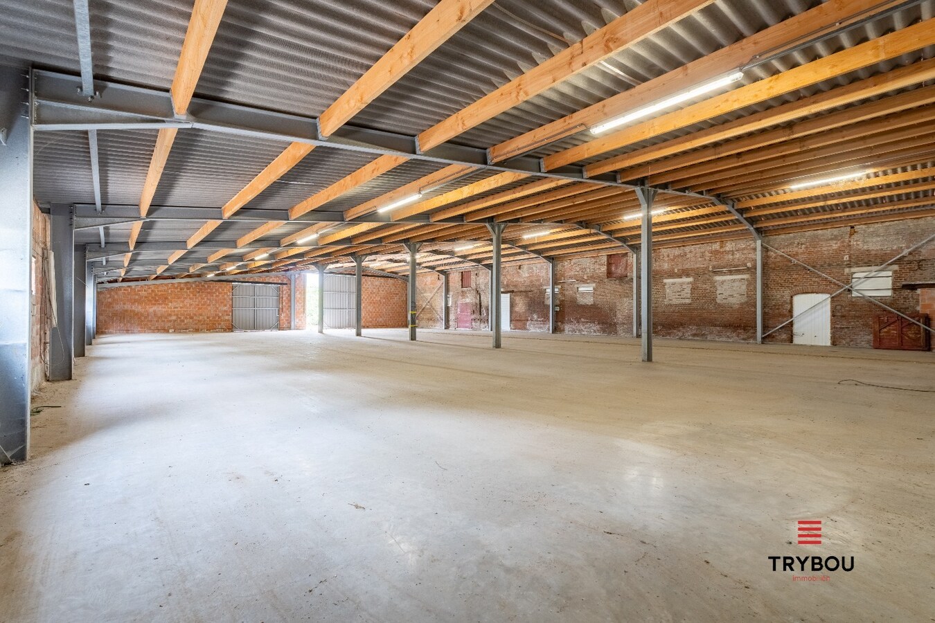 Ruime loods van 600 m² op vlot bereikbare locatie in Ieper 