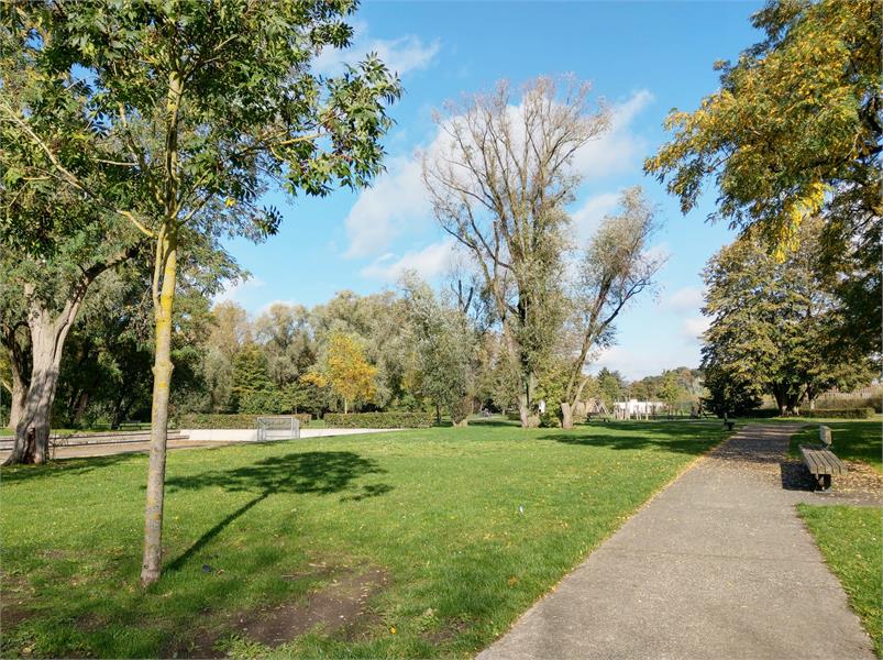 Rijwoning met 4 slaapkamers en ruim terras 