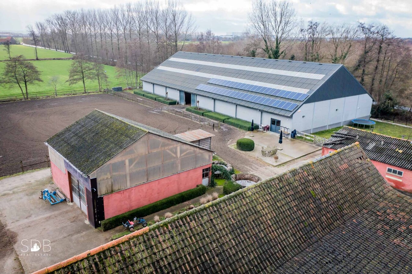 Landelijke woning met paardenaccommodatie en graslanden op 3ha 71a 90ca 