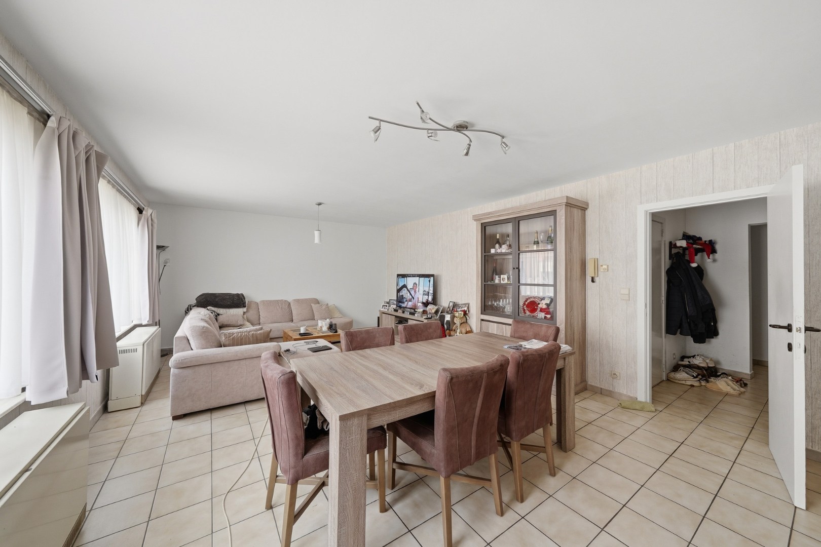 Gelijkvloers appartement met 3 slaapkamers en tuin te Oudenburg 