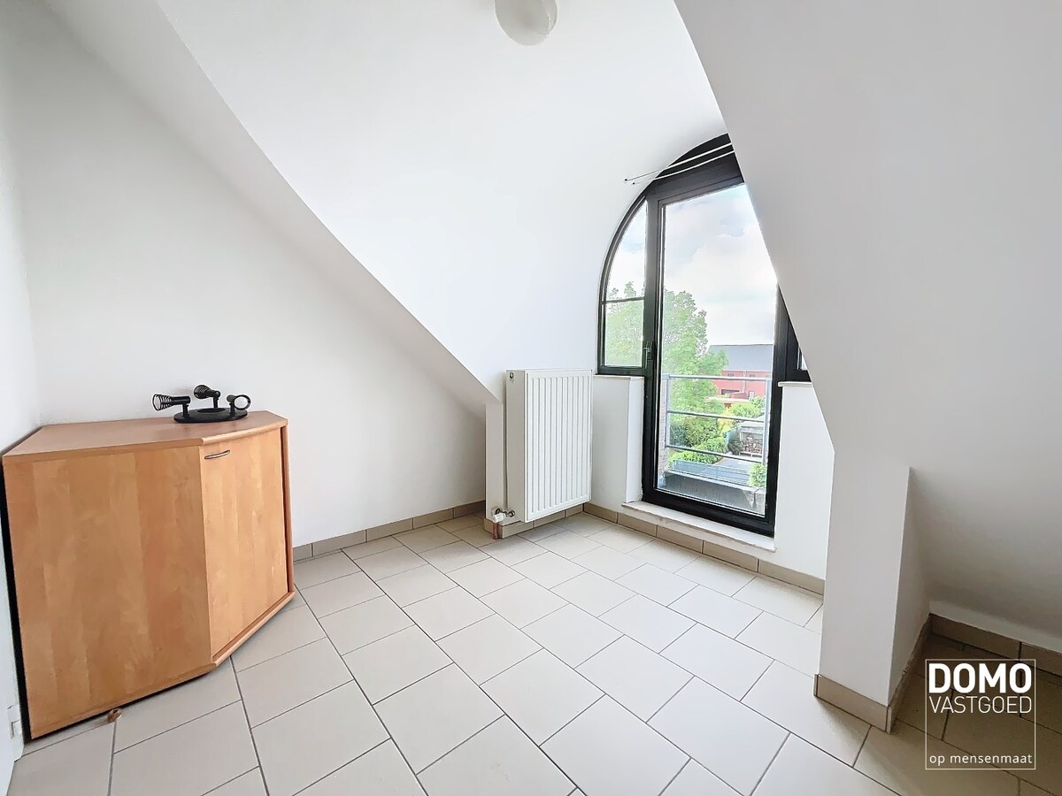 DUPLEX APPARTEMENT MET 2 SLAAPKAMERS EN 2 GARAGES TE DIEPENBEEK 