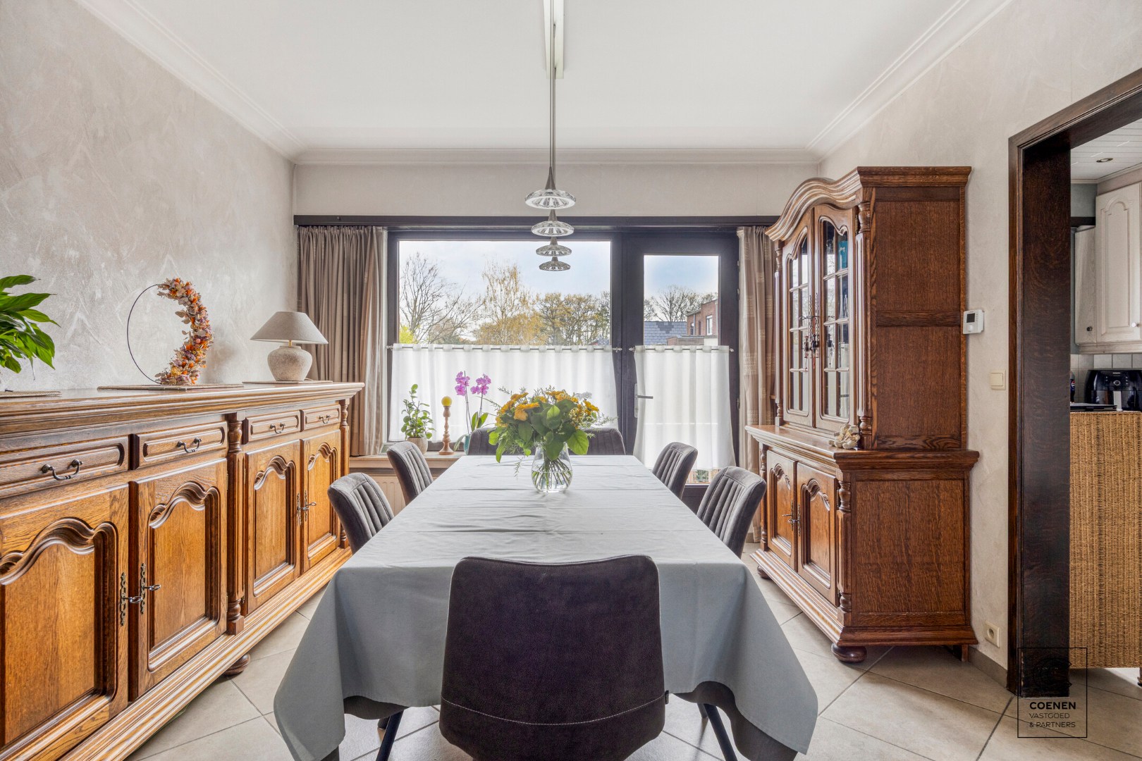 Zeer verzorgde bel-etagewoning op een centrale ligging te Kontich! 