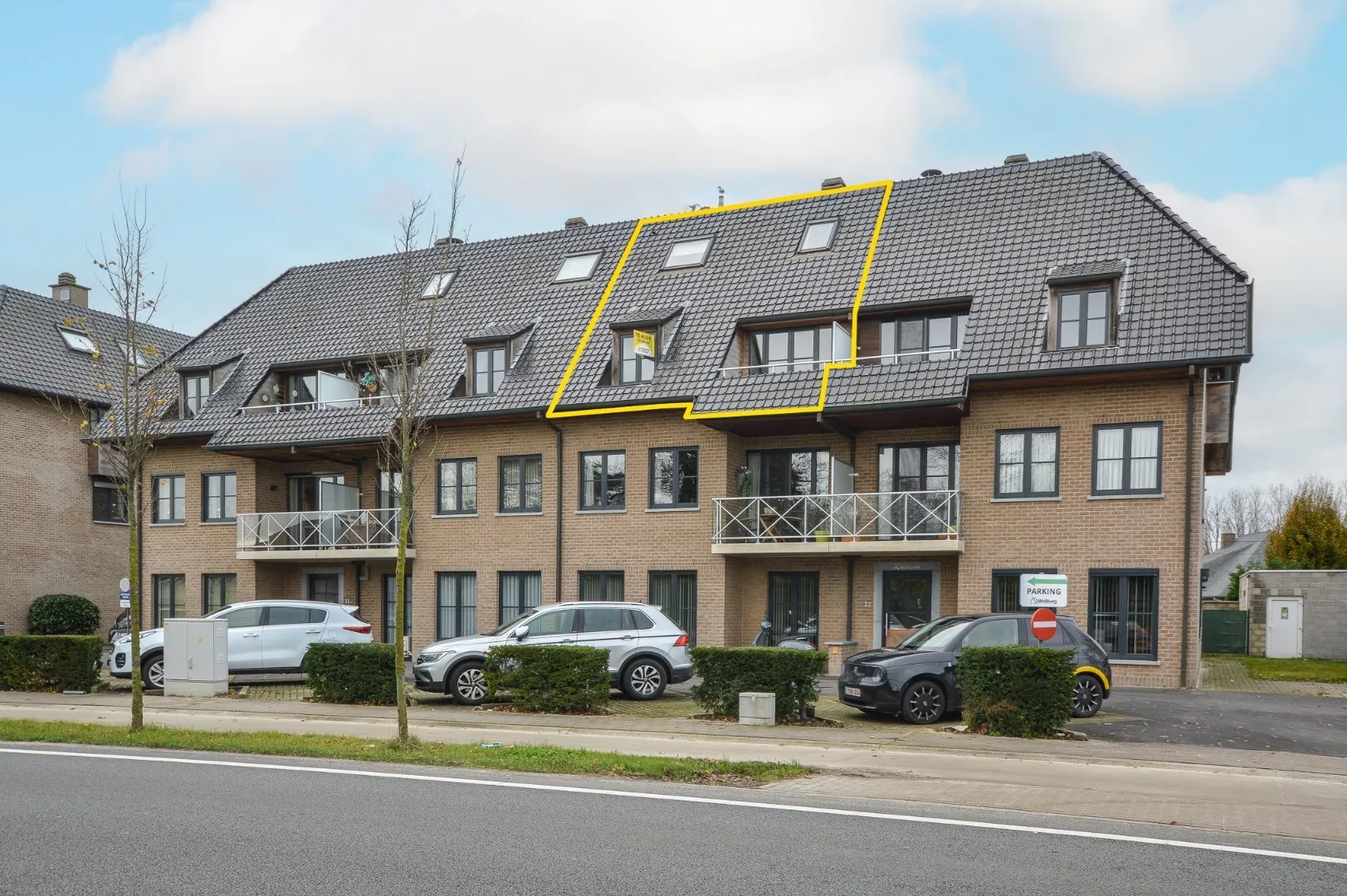 Ruim duplex appartement inclusief staanplaats en garage in centrum Oudenburg