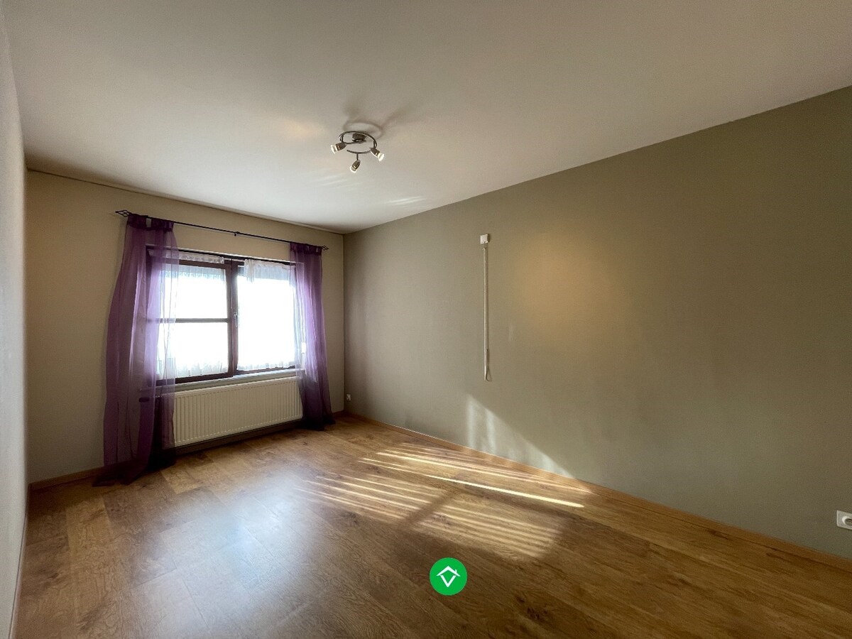 Gezellige rijwoning met 3 slaapkamers, terrastuin en garage te Kachtem 