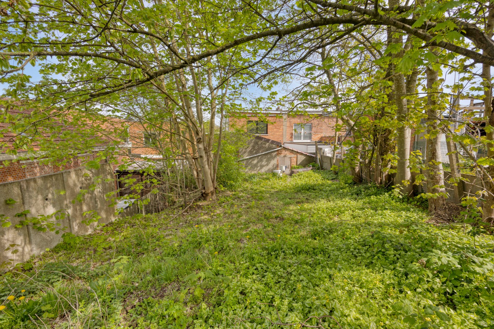 Gerenoveerd handelshuis met aangename tuin en garage op goede ligging in Herent 