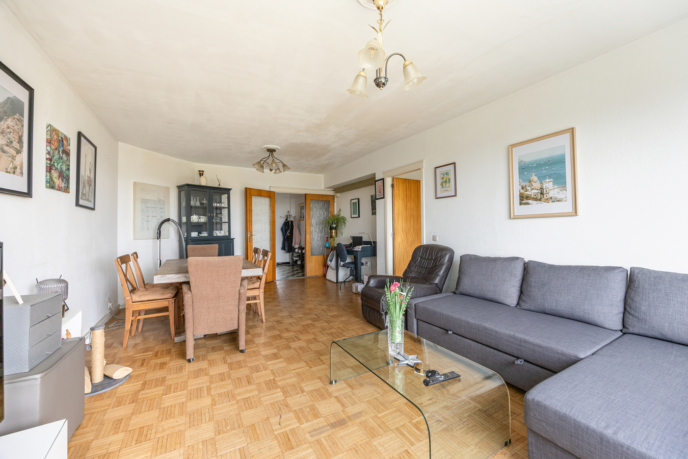 Instapklaar 2-slaapkamerappartement met terras en prachtig uitzicht in Berchem 
