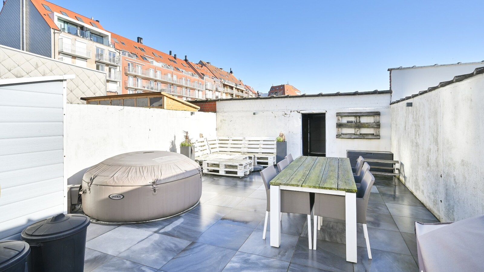 Knap gerenoveerde en ruime gezinswoning vlakbij het centrum &amp; strand 