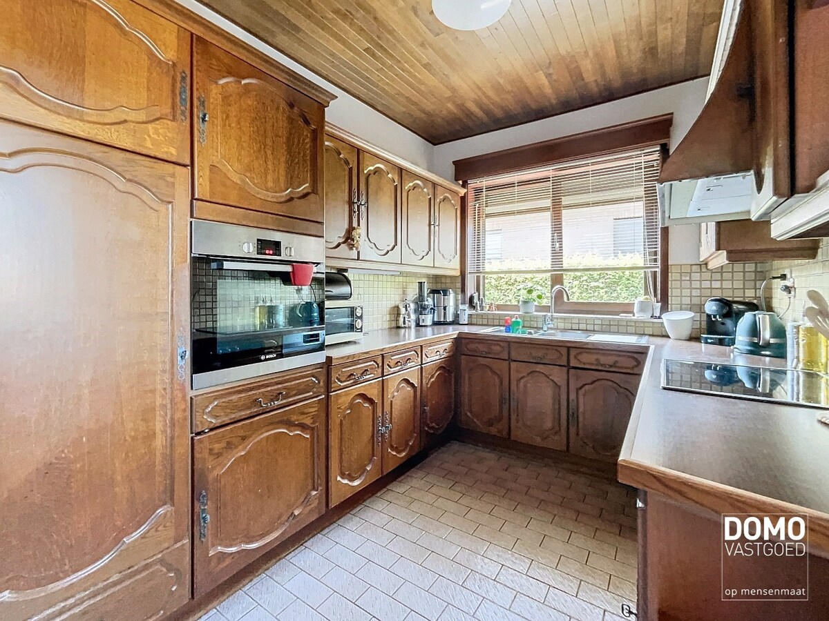 Ruime open bebouwing met tuin en inpandige garage gelegen te Spalbeek. 