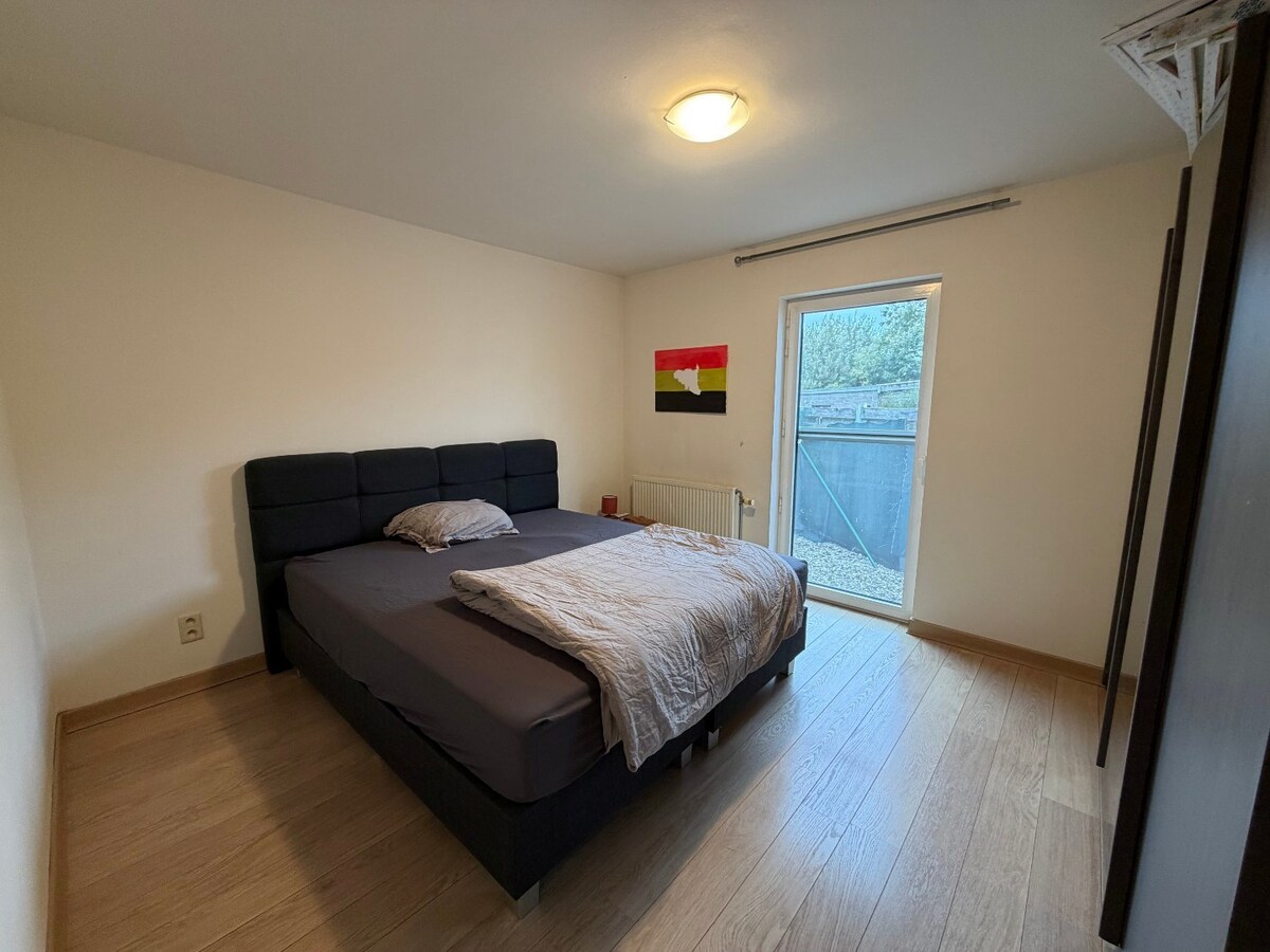 Gelijkvloers app. nabij het Carlos Dierickxplein te Asper. 