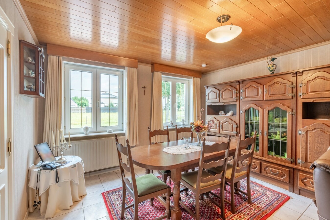 Vrijstaande, gelijkvloerse gezinswoning gelegen op een perceel van 6a18ca op een rustige locatie nabij het centrum van Neeroeteren! 