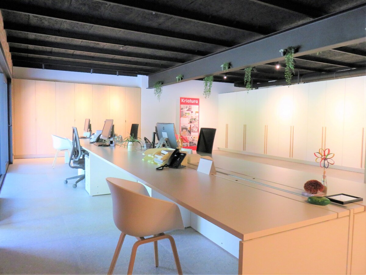 "Modern commercieel kantoor in Hasselt | Volledig gerenoveerd in 2018. 