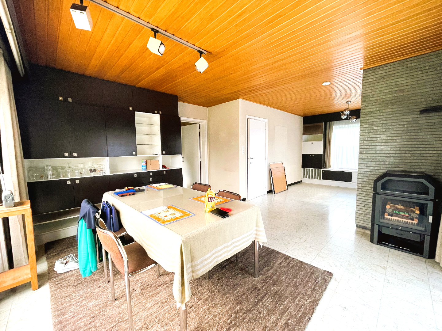 Halfopen bebouwing met 4 slaapkamers en leuke tuin 