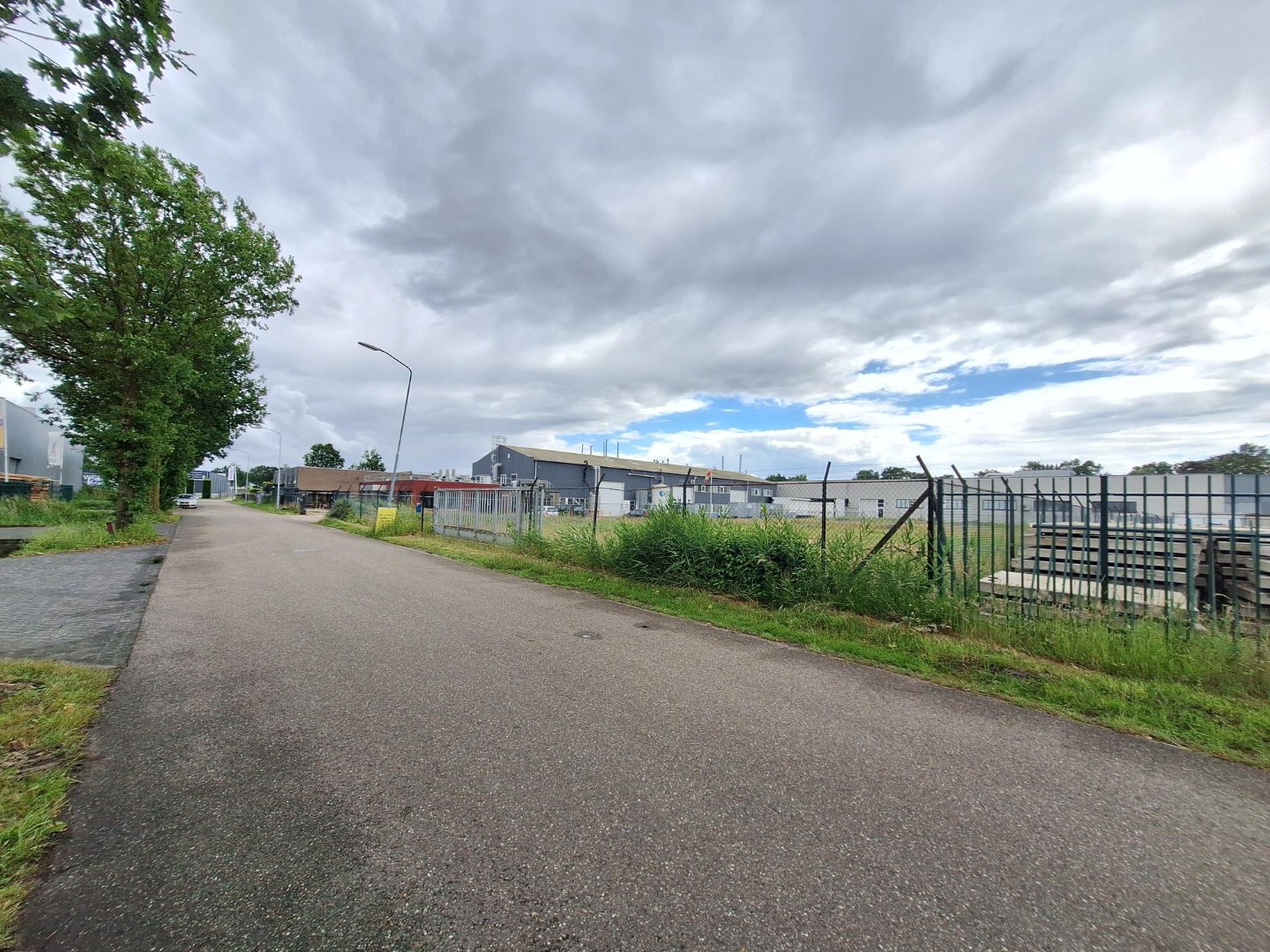 Bedrijfsterrein te koop in Weert