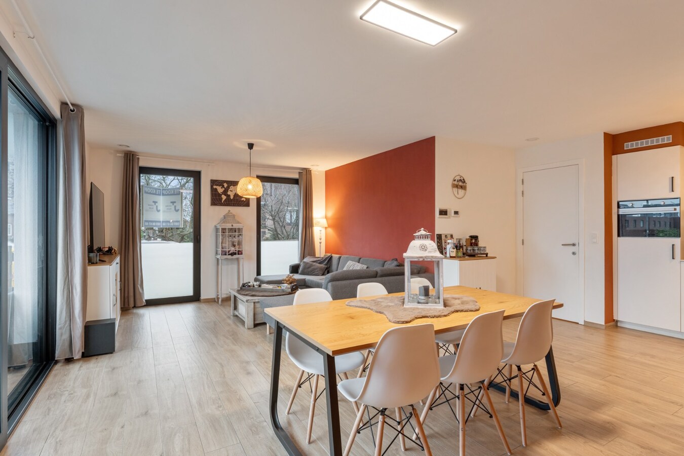 Recent, gelijkvloers appartement in een stijlvolle residentie mét ondergrondse parkeerplaats en kelderberging! 