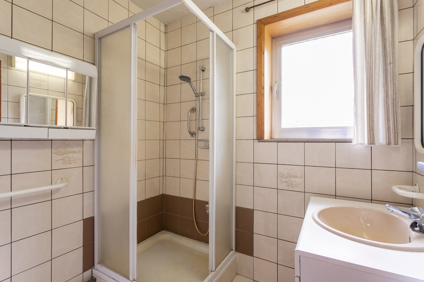 Te renoveren woning met 3 slpk te Buizingen 