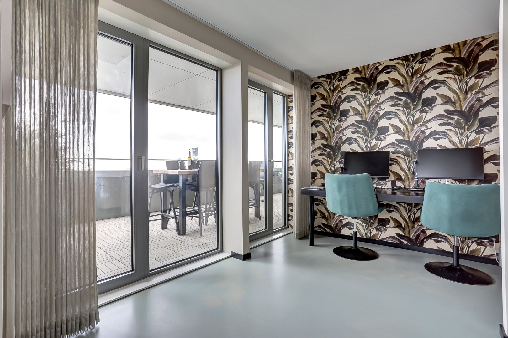 Ultiem luxe wonen in de iconische The CoolTower met spectaculair uitzicht, royaal terras (34 m²) en moderne afwerking in het bruisende hart van Rotterdam! 