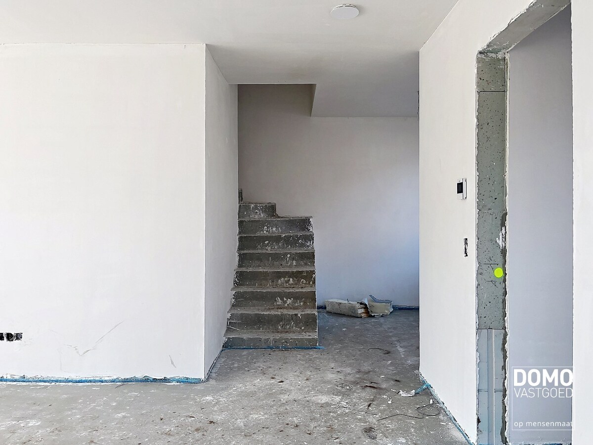 ENERGIEZUINIGE HALFOPENBEBOUWING MET 3 SLAAPKAMERS TE KERMT 