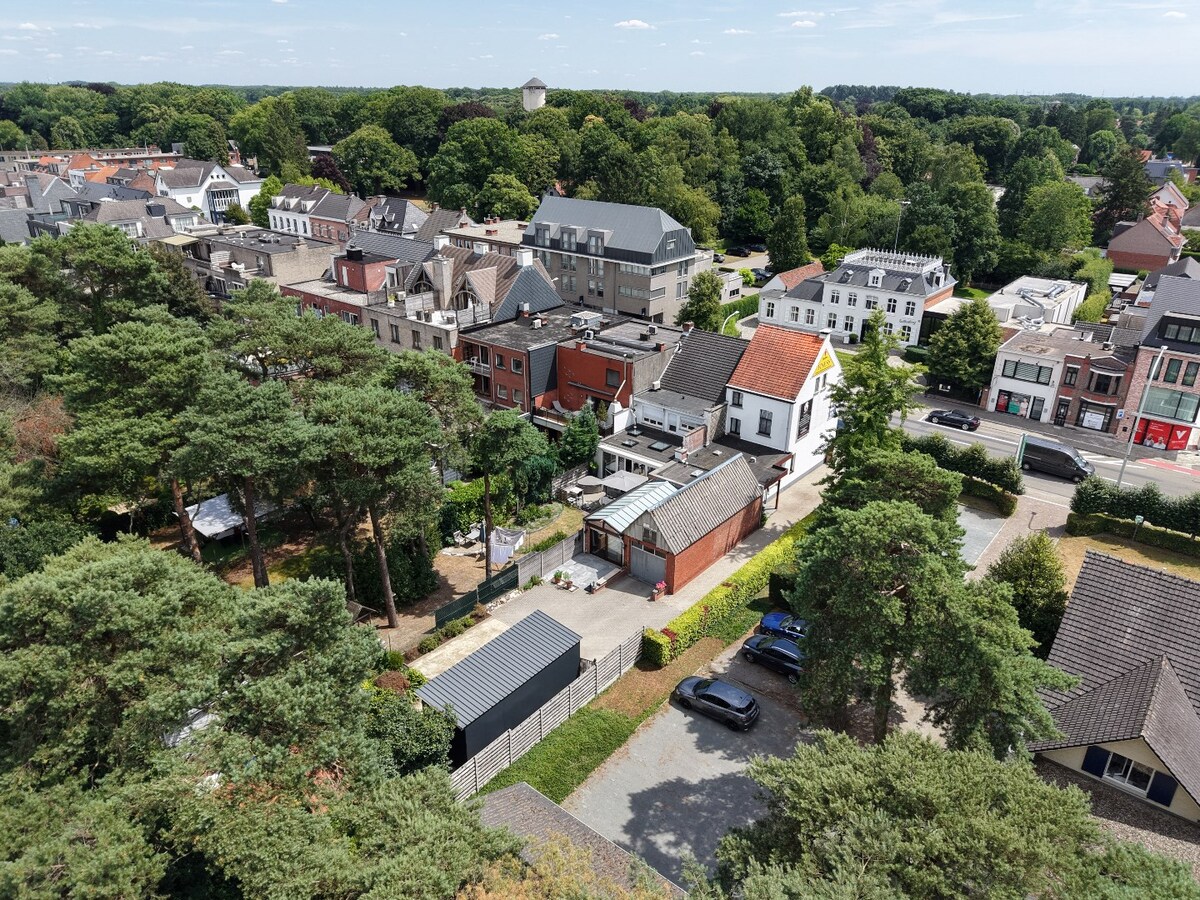 Karaktervolle gezinswoning met 6 slaapkamers in hartje Schilde 