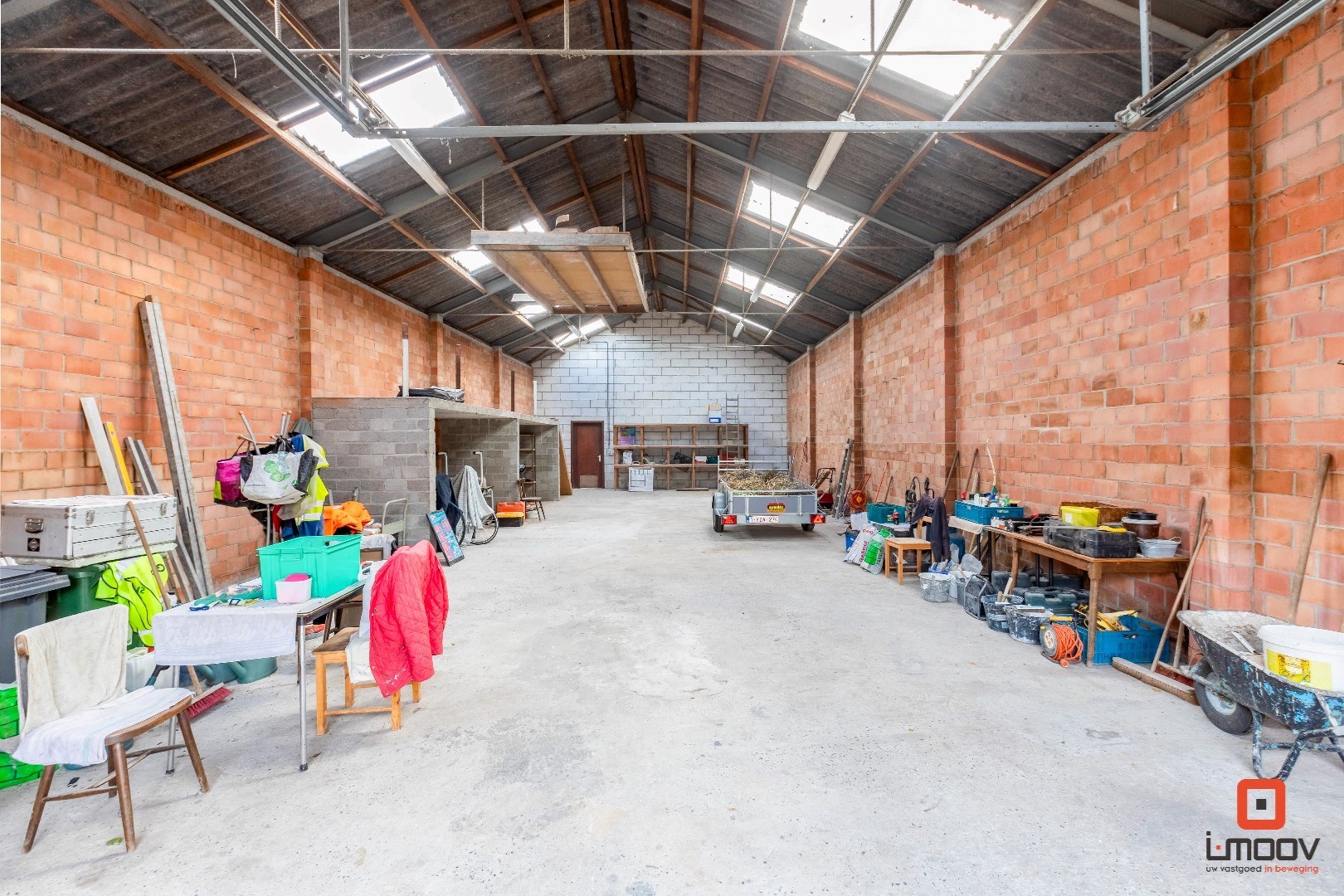 Open bebouwing met magazijn op een landelijke locatie! 