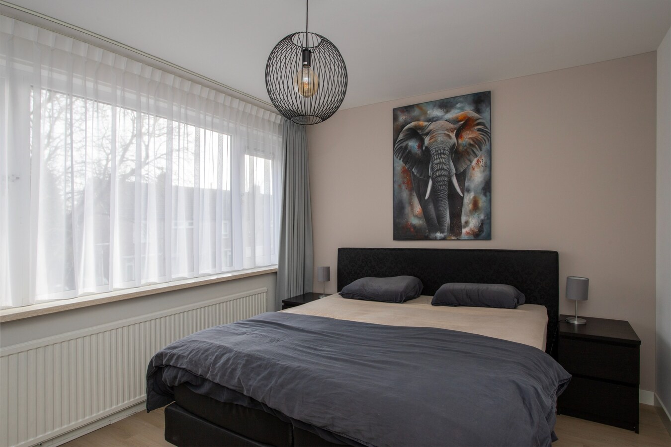 Instapklare tussenwoning waar comfort, ruimte en een fijne woonomgeving samenkomen. 