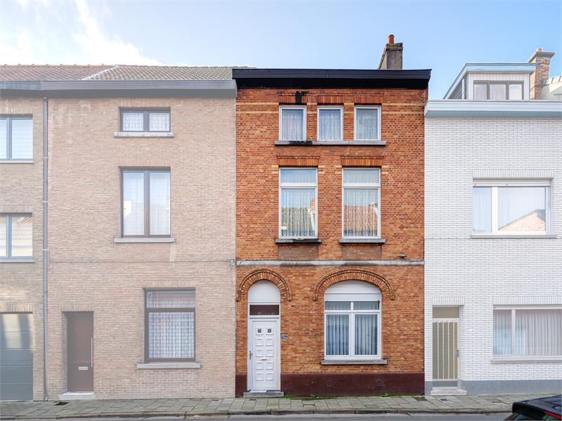 Rijwoning met 4 slaapkamers en ruim terras 