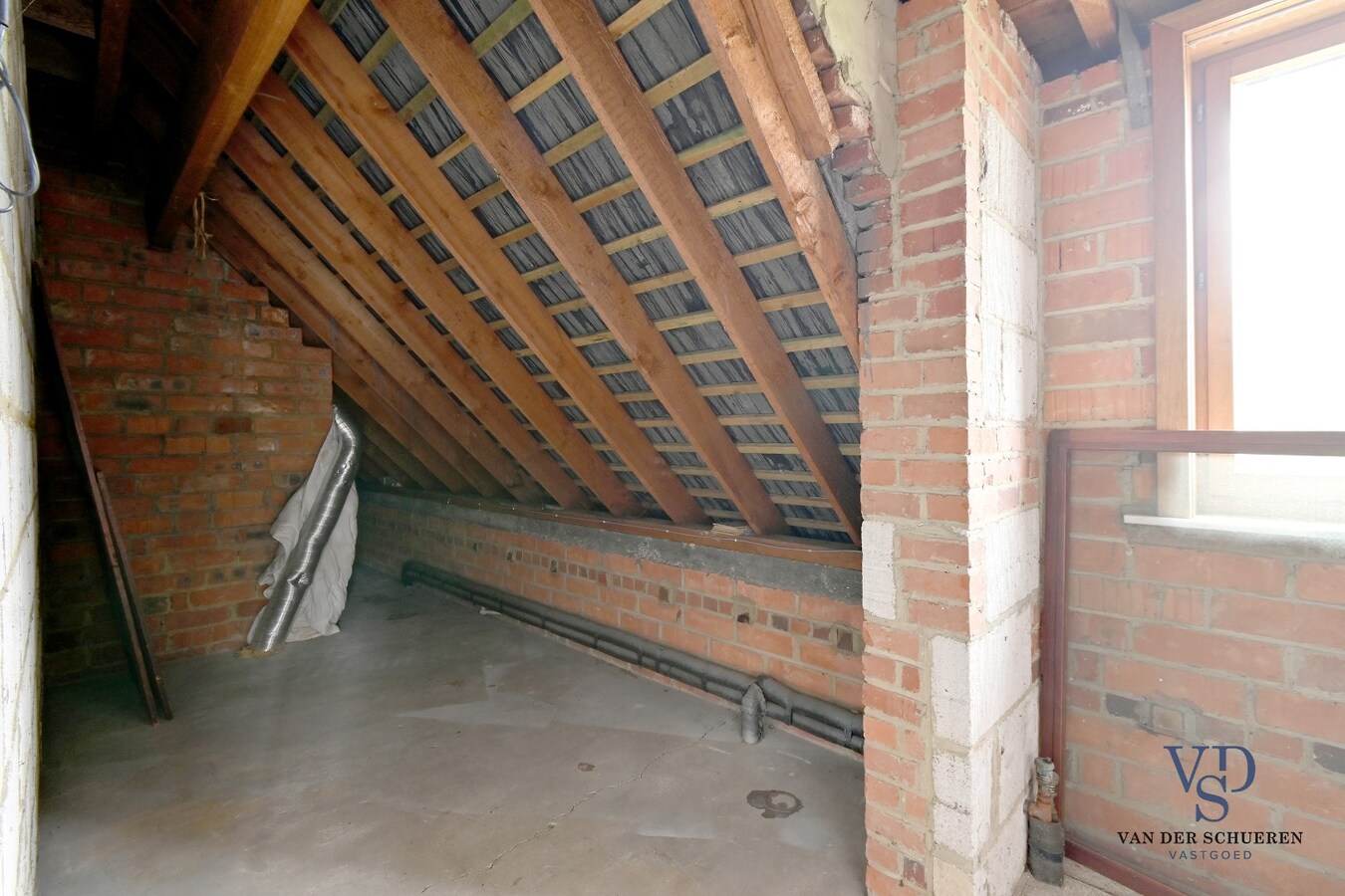 Degelijke eigendom met mogelijkheden 