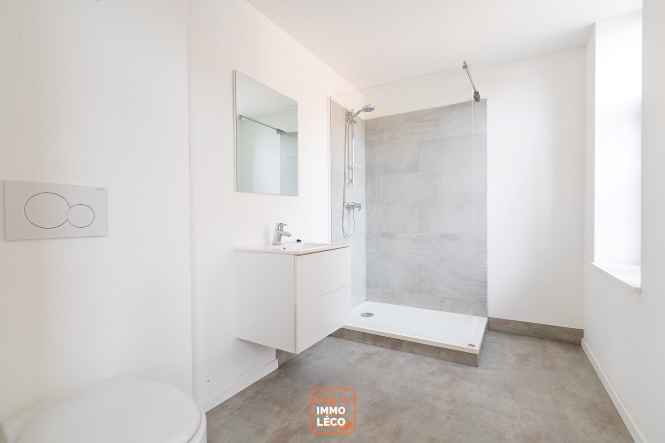 Maison rénovée 1 chambre, terrasse, 1 emplacement de parking privatif sécurisé ! 