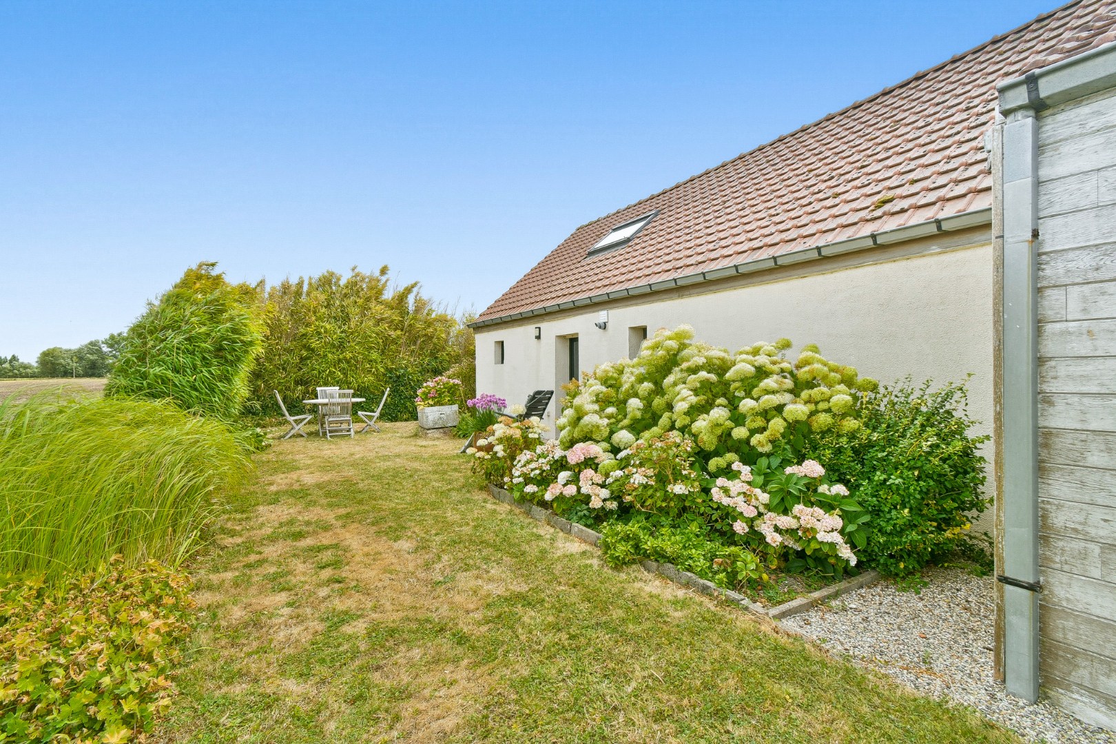 prachtige vrijstaande woning op toplocatie langs het kanaal te Leffinge met uniek panoramisch verzicht 