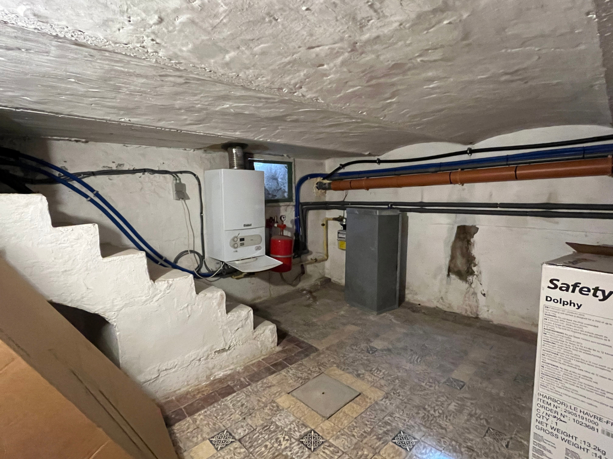 Aangename woning met tuin : zeer rustig gelegen én op slechts 50 m van de Gaverse Markt. 