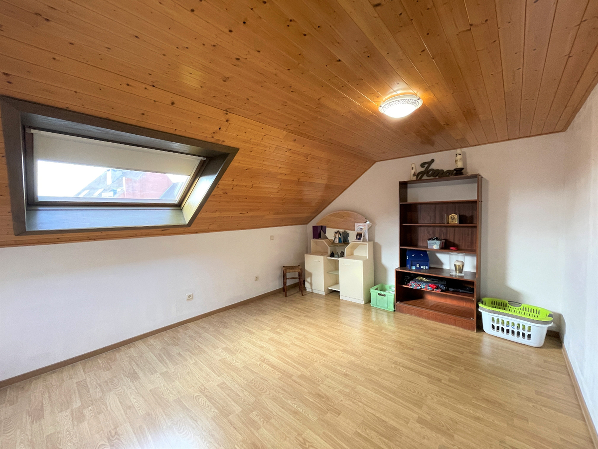 Duplex appartement met 2 slaapkamers en garage te Roeselare 