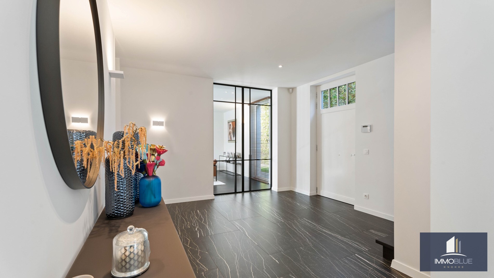 Exclusieve villa gelegen in een rustige, residentiële wijk . 