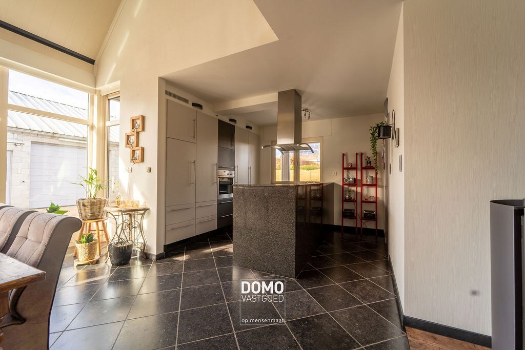 RUIME WONING VAN BOUWJAAR 2008 MET EPC LABEL B, 3 SLAAPKAMERS EN EEN HANGAR TE DIEPENBEEK 