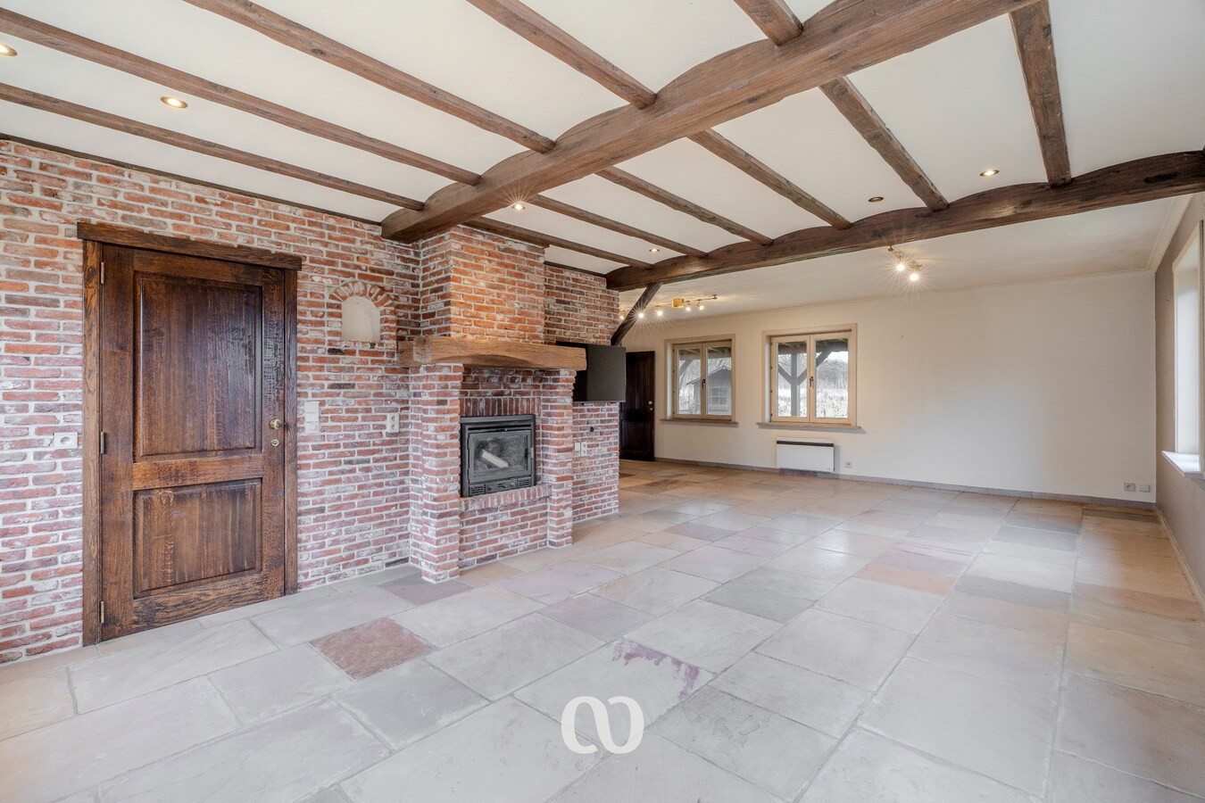 Karaktervolle en ruime woning met 3 slaapkamers en garage nabij het centrum van Oudenaarde 