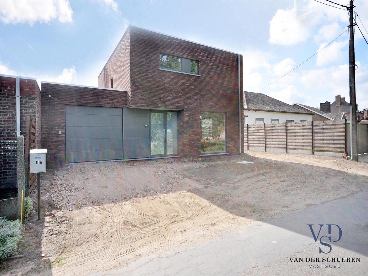 NIEUWBOUW MET HOOGWAARDIGE AFWERKING !  (verkoop met registratie !) TOPPER !! 