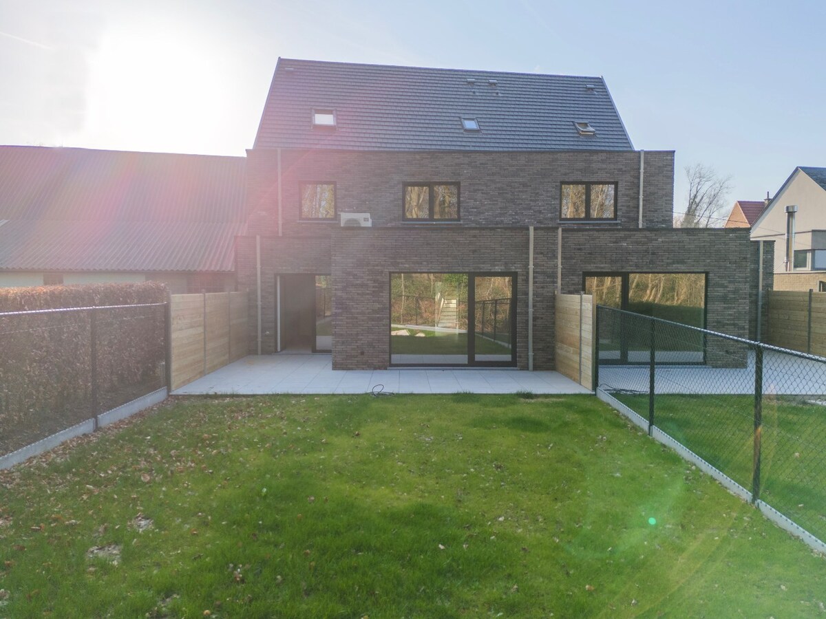 Piekfijn afgewerkte nieuwbouw BEN-woning te St-L-Houtem, 6% BTW mogelijk 