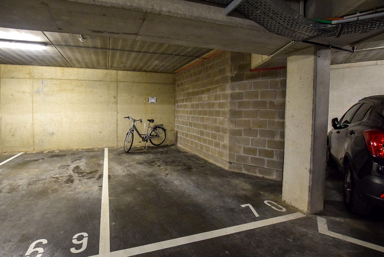 Ondergrondse privé-parkeerplaats te huur in het centrum van Nieuwpoort-Stad. 