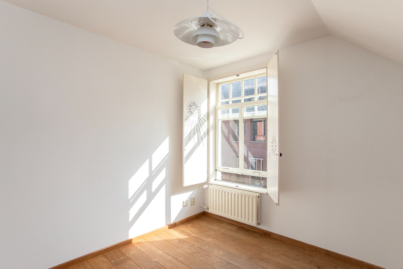 Wonen naast de kerk én in een gemeentelijk monument aan de Kerkstraat 12 Diessen. 