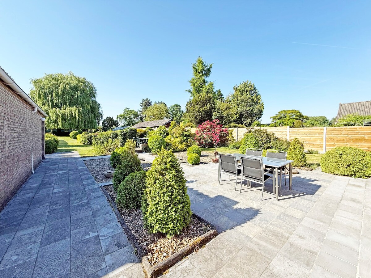 Goed onderhouden seventies bungalow op 19 are te Grimminge 