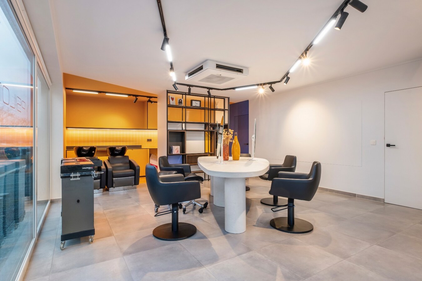 Moderne villa met praktrijkruimte op TOPligging te Heule  ! 