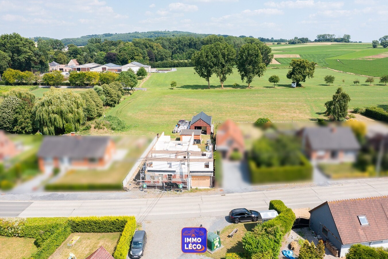 Nouvelle construction à parachever avec atelier, érigée sur 838m² ! SUPER POTENTIEL ! 