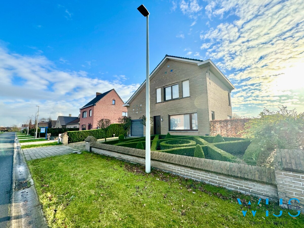 Stevige gezinswoning met bijgebouw te Ertvelde ! 