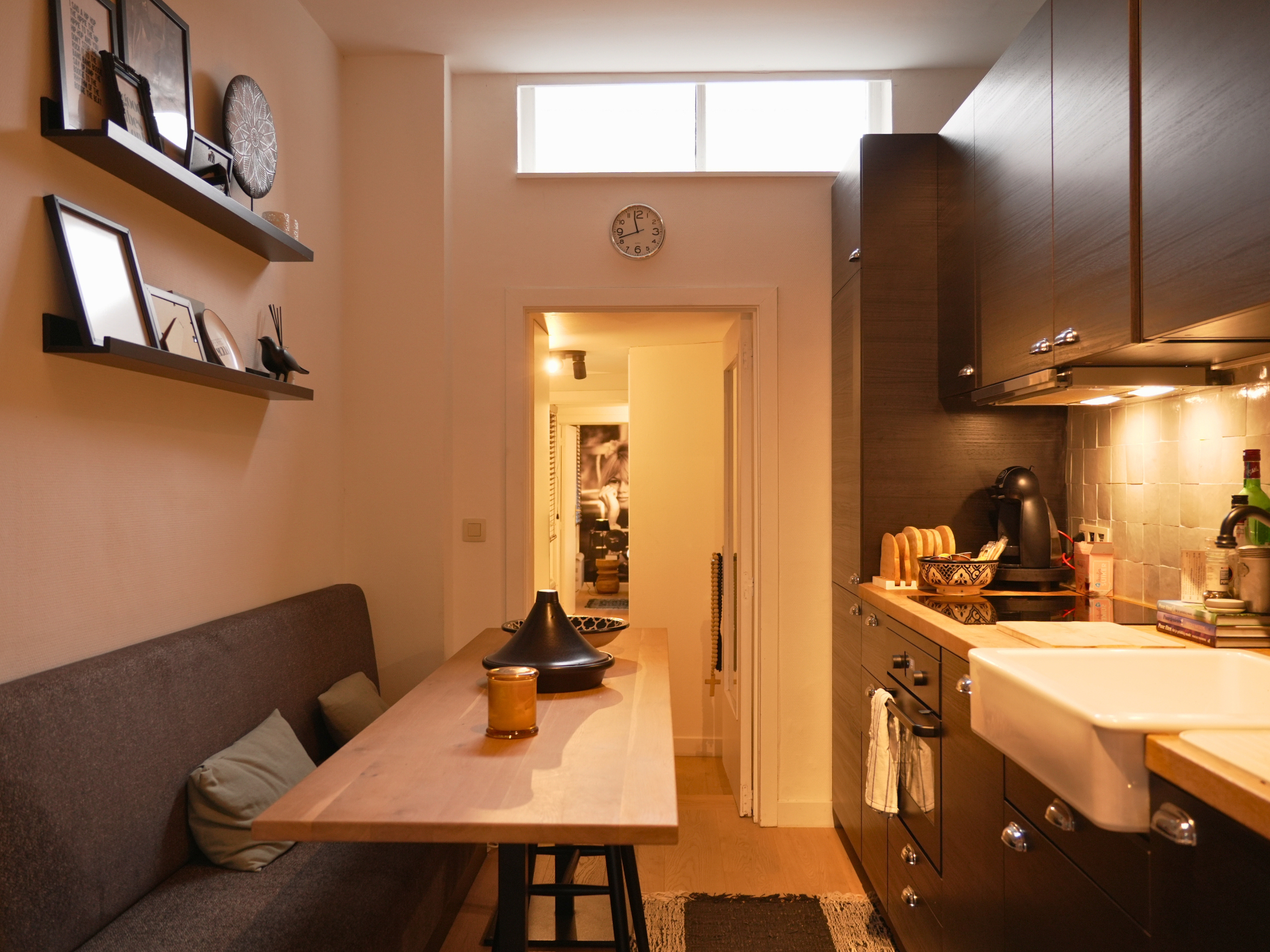 Instapklaar gelijkvloers-appartement met 2-slaapkamers centraal liggen tussen het Zoute en de Lippenslaan. 