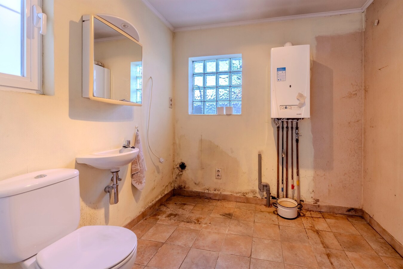 Te renoveren woning met 2 slpks en tuintje 