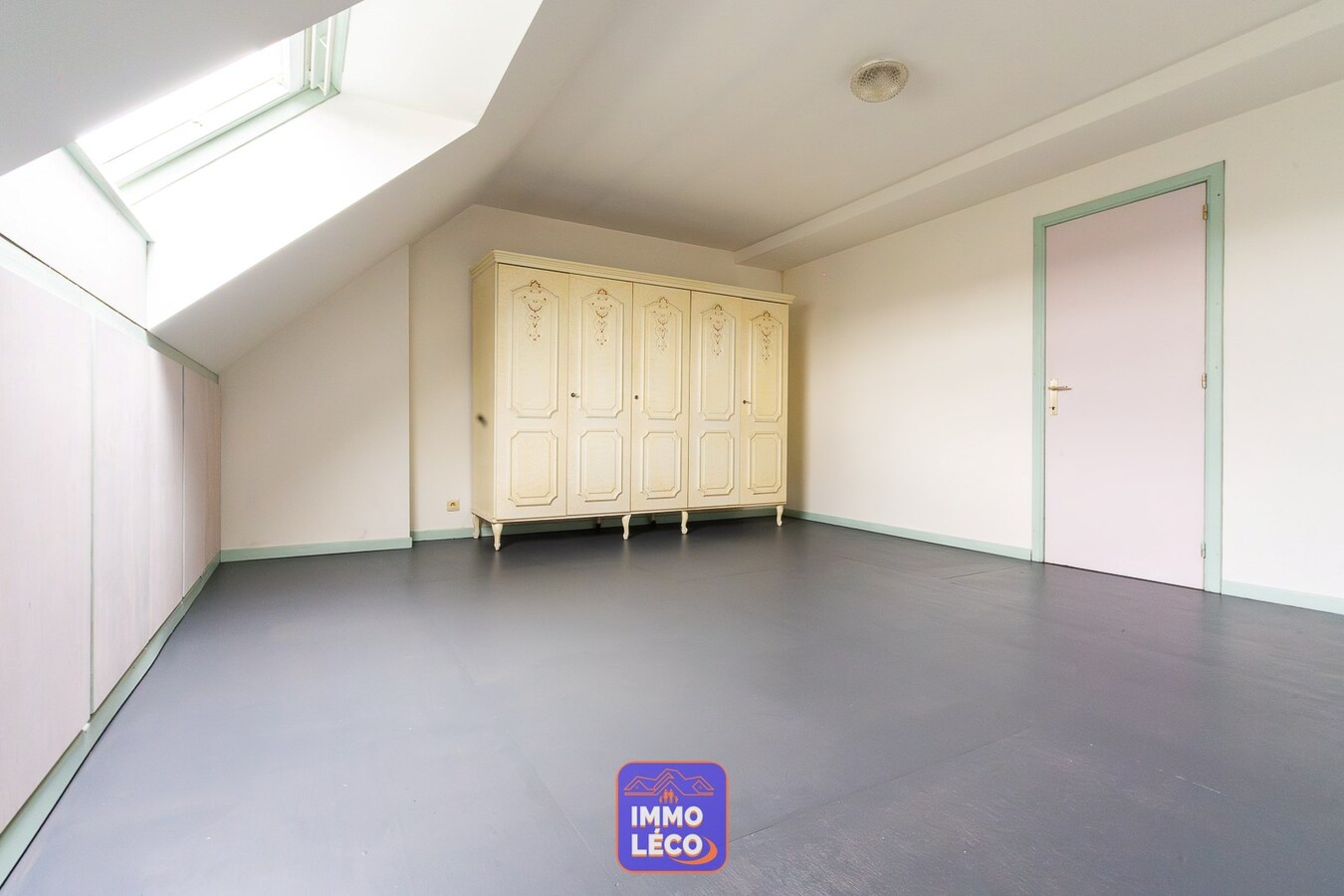 Maison rénovée avec jardin de +/- 320m², dans une rue prisée proche du centre-ville ! 