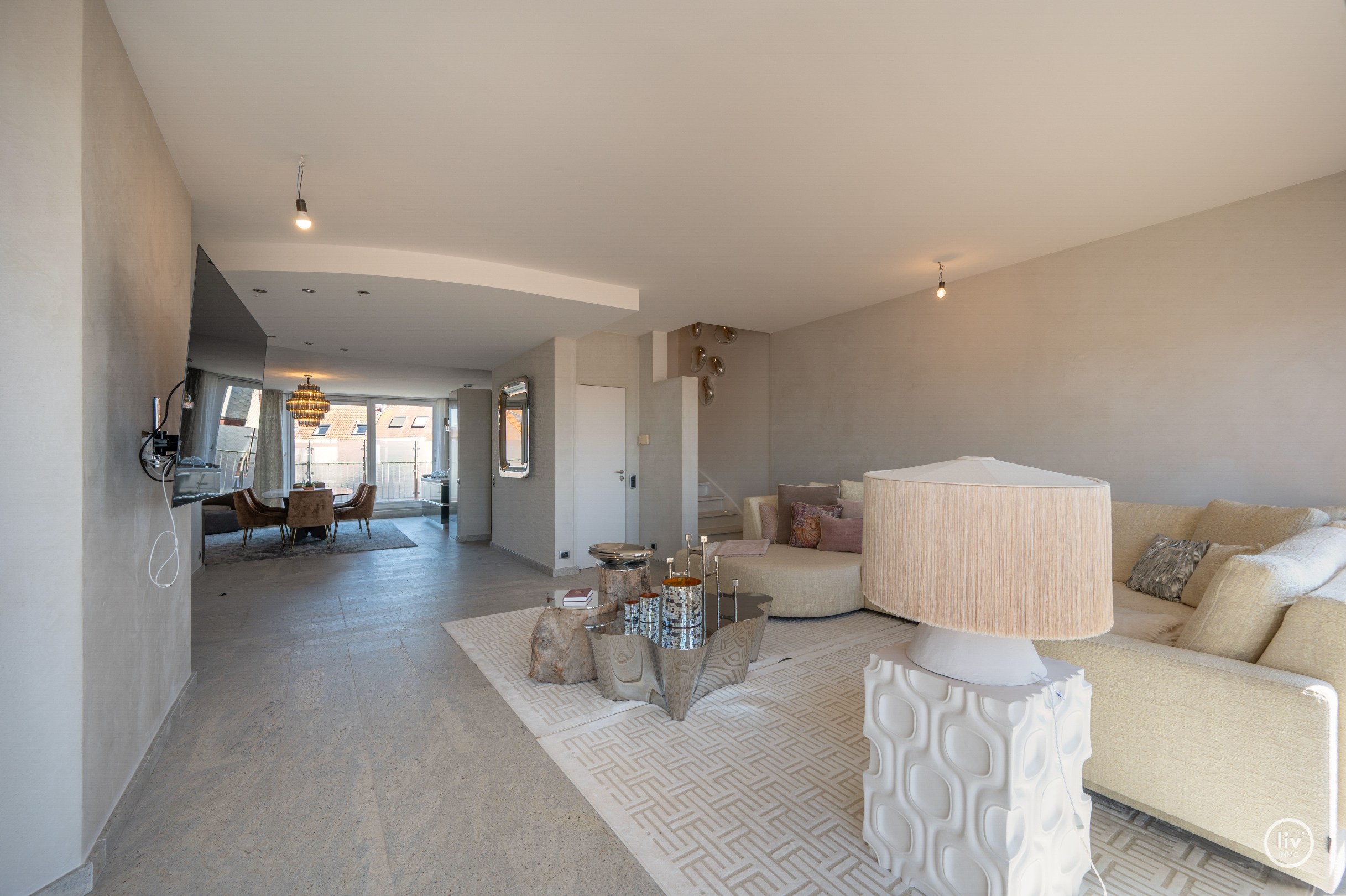 Prachtig en ruim 3-slaapkamerappartement met mooie terrassen en magnifiek open zicht alsook zeezicht.. 