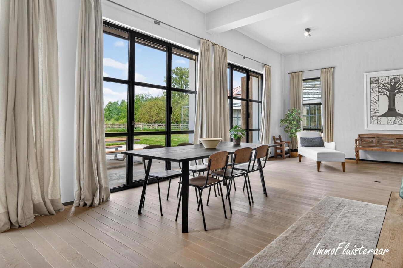 Exclusieve villa met professionele hippische accommodatie op ca. 14,5 ha (mogelijkheid tot aankoop extra gronden) te Astene (Deinze) 