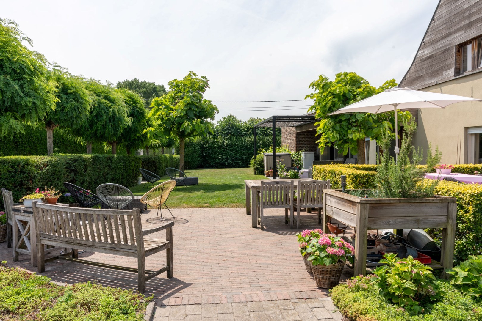 Rustig gelegen, alleenstaande woning met mooie tuin op 1.195 m² 
