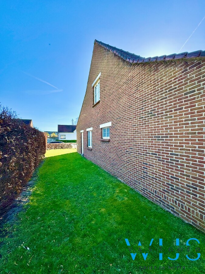 Instapklare gezinswoning met 4 slaapkamers in woonwijk te EVERGEM ! 