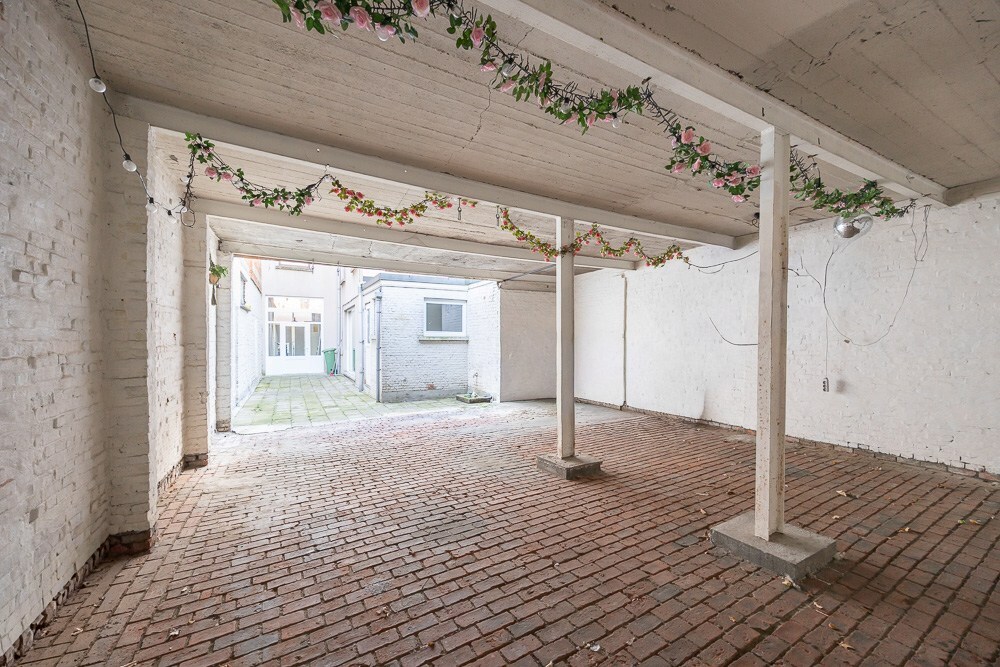 Ruime gezinswoning met grote koer (overdekt terras) nabij het Rivierenhof te Deurne 